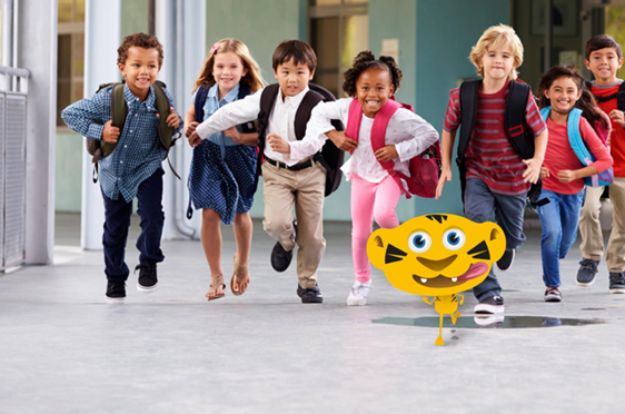 En gruppe elever som løper til skolen
